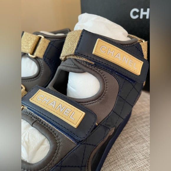 CHANEL 2021 Rubber Gladiator Sandals • Size 37.5 - Picture 5 of 16